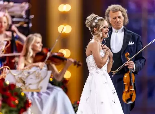 AndrC3A9Rieus2026ChristmasConcertLetItSnow_134350769614671332_big-cine_deskt.webp