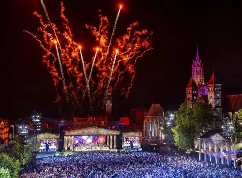 AndrC3A9Rieus2026SummerConcertVivaMaastricht_134275828947362340_big-cine_deskt.webp